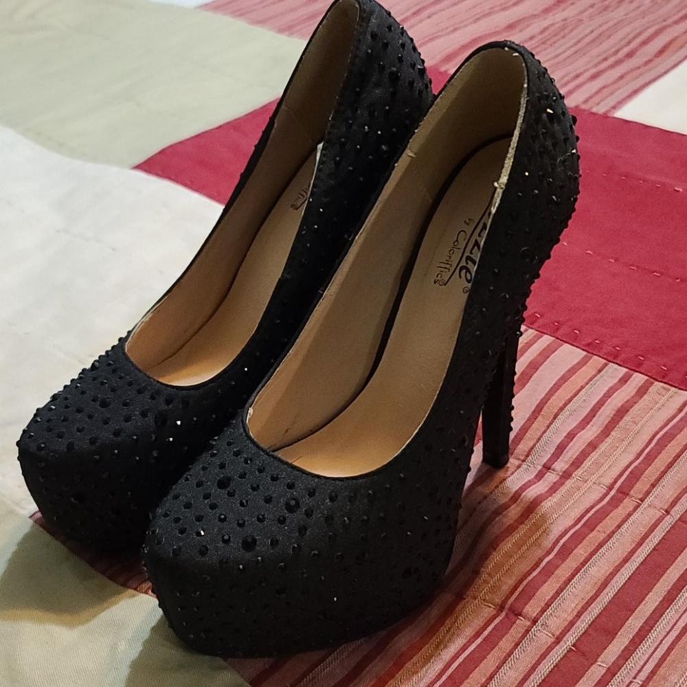 Black stud texture heel